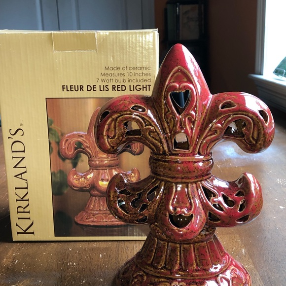 NIB FLEUR DE LIS RED LIGHT, Light included - Picture 2 of 10